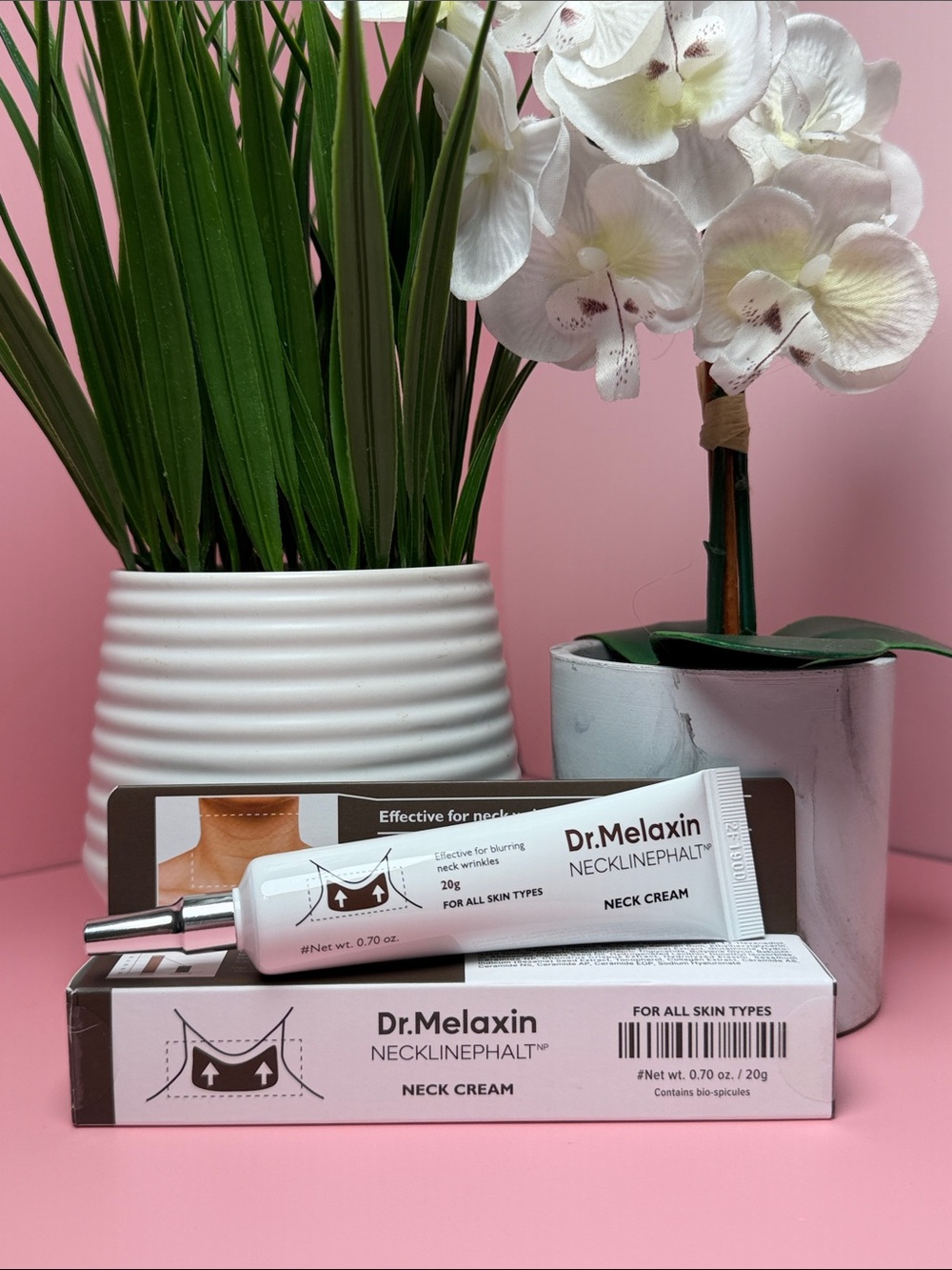 NecklinePhalt Neck Cream — White